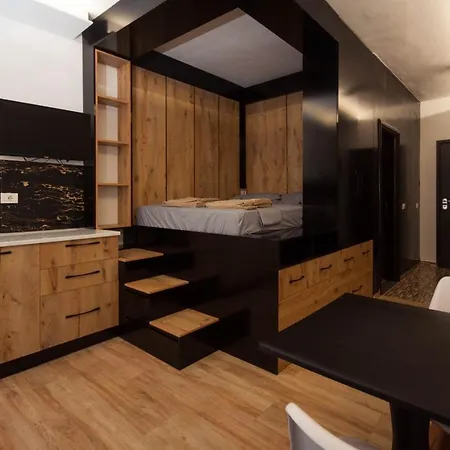 Phoenix Apartment *